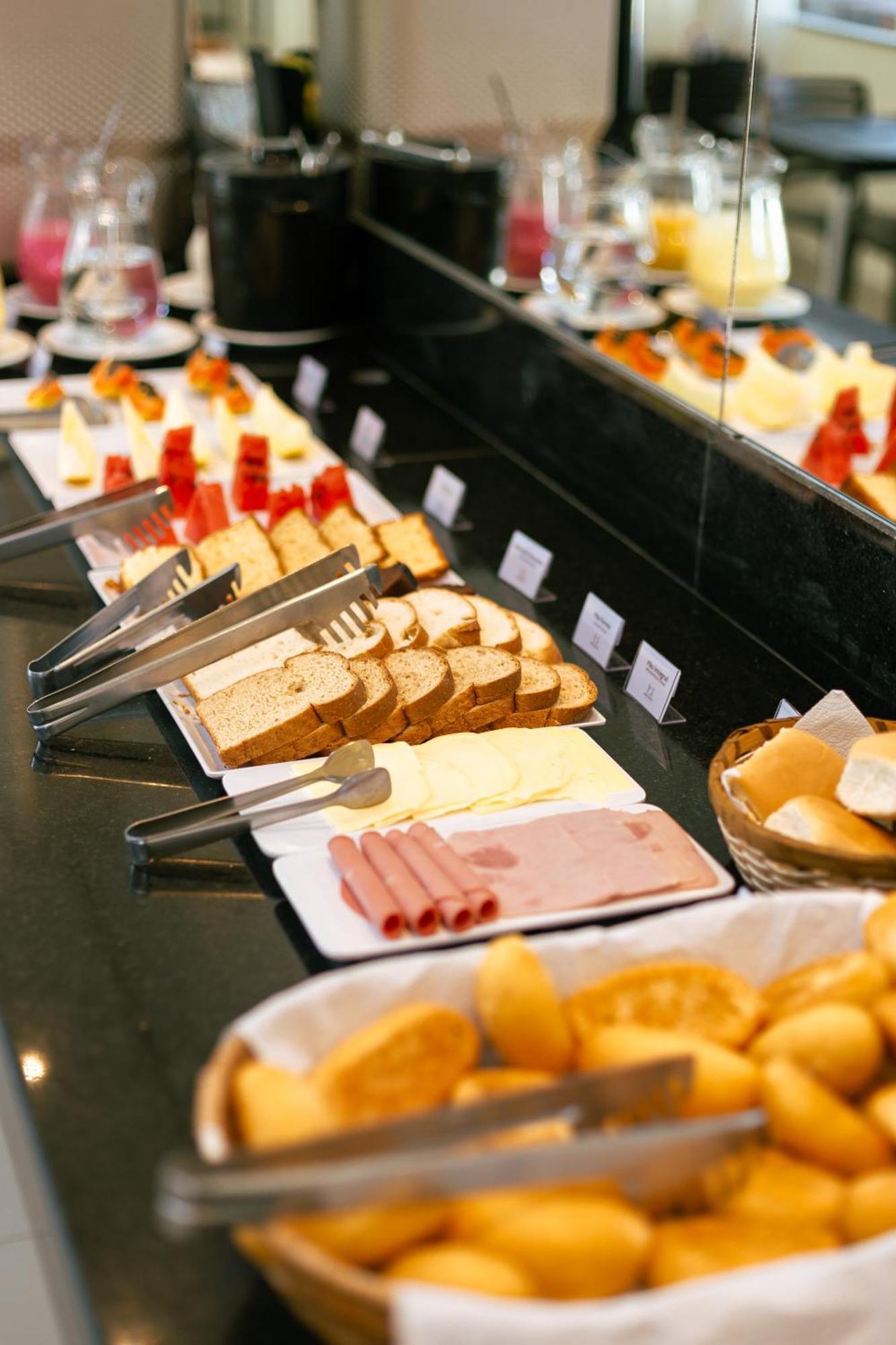 Hotel Equinocios Essential バルカレナ エクステリア 写真